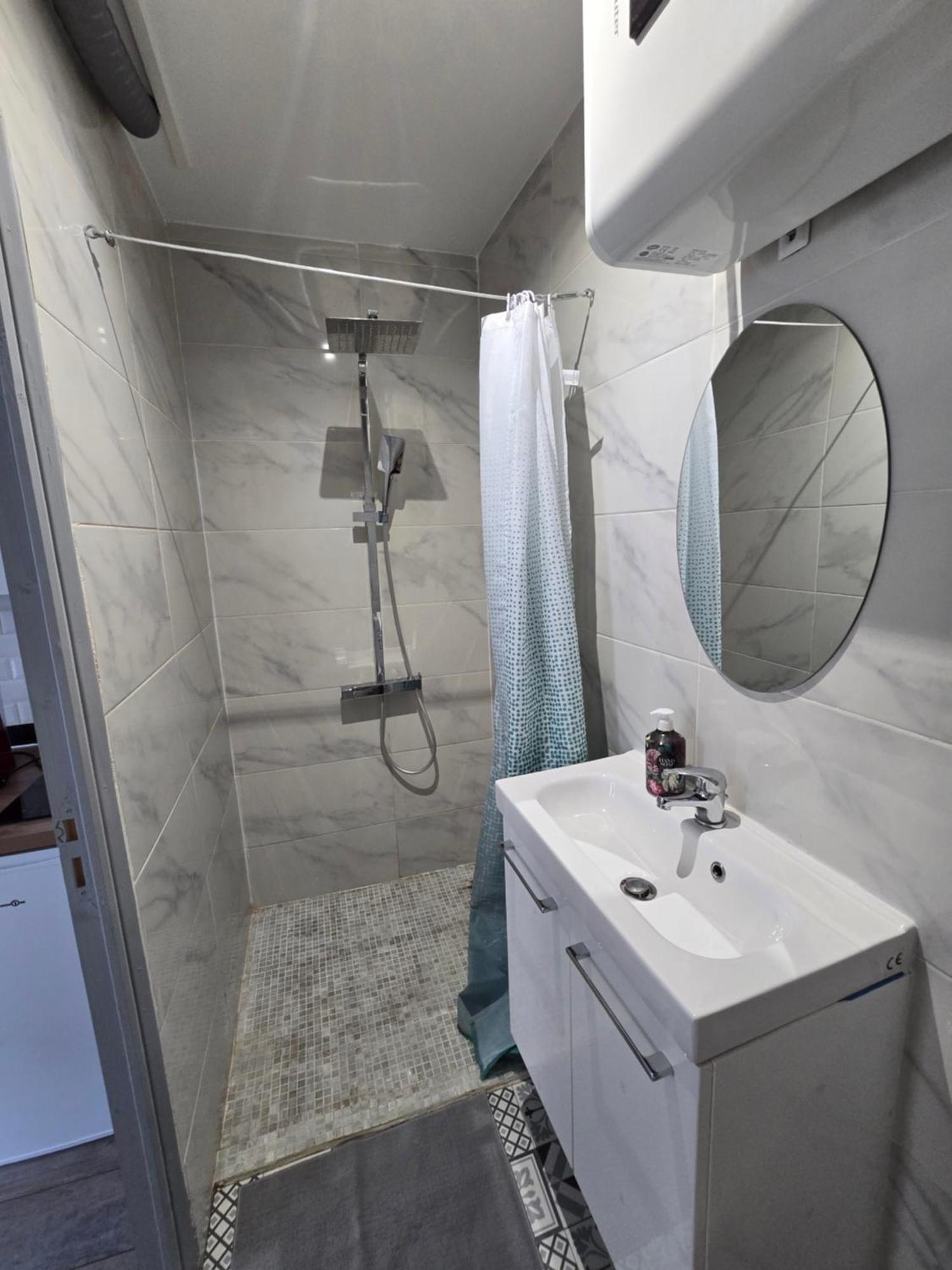 Appartement Hypercentre 301 +Wifi+Independant+ Cuisine Toilette Salle De Bain Privative วาลองเซียนส์ ภายนอก รูปภาพ